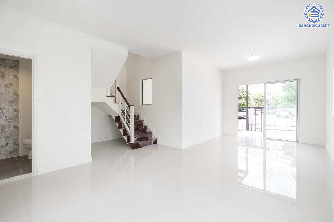 บ้านมือสองตกแต่งใหม่ ม.พฤกษาวิลล์22 นครอินทร์-พระราม5-2 (ซ.วัดสังฆทาน) หลังมุม เนื้อที่ 30 ตร.ว. ฟังก์ชัน 3 ห้องนอน 2 ห้องน้ำ 1 ที่จอดรถ บนทำเลเดินทางสะดวก เชื่อมต่อหลายเส้นทาง ใกล้สะพานพระรามห้า และรถไฟฟ้า "สถานีแยกติวานนท์"...